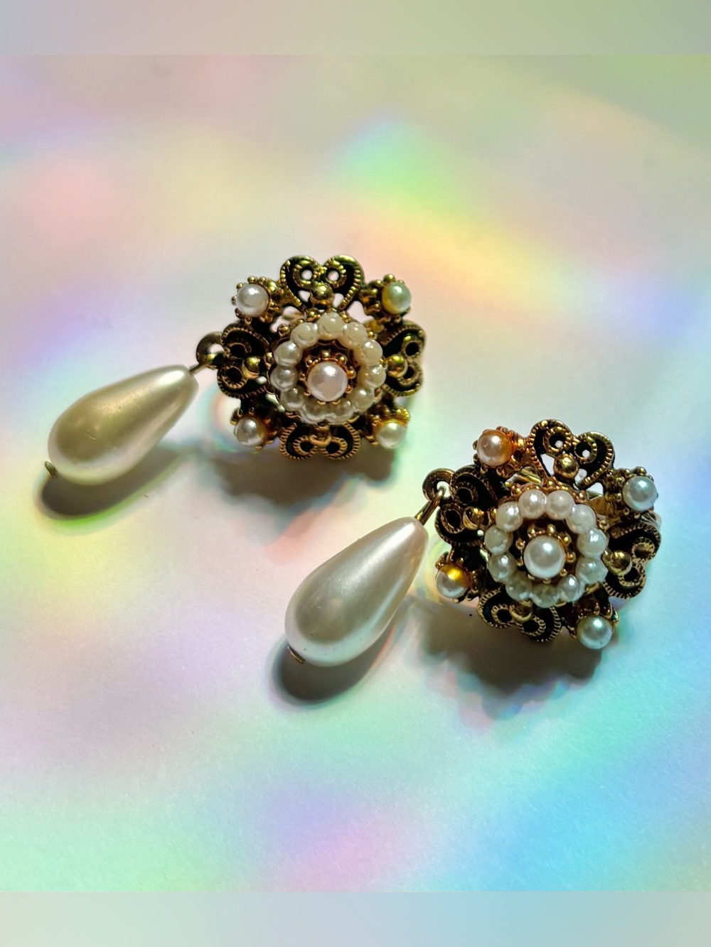 Vintage FLORENZA Gold tone faux Seed Pearl Cluster Dangle Drop clip on earrings
